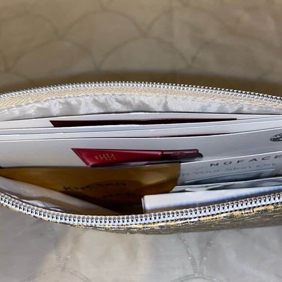 Neiman Marcus Sample Luxury products Makeup bag‎ - Picture 9 of 9